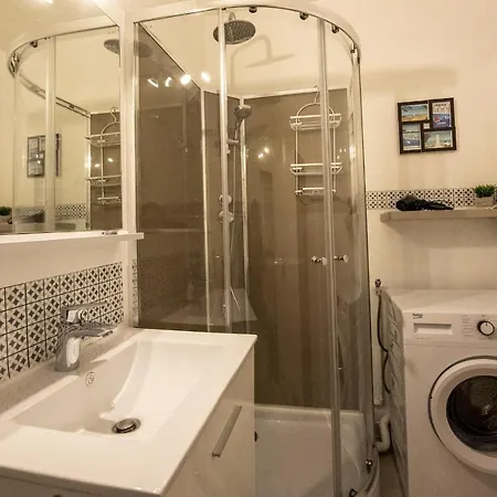 A Deux Pas De La Pour Quatre Personnes Apartment *